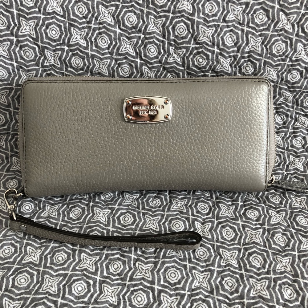 Michael Kors zip wallet